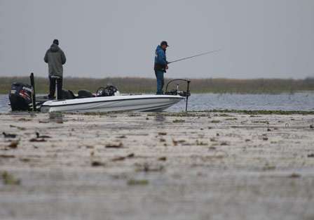 Elite pro Davy Hite works his way through and around a large mat looking for more active bass.