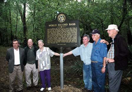 In 2007, the Georgia Department of Natural Resources' Wildlife Resources Division erected this historical marker to commemorate the 75th anniversary of Perry's record catch.