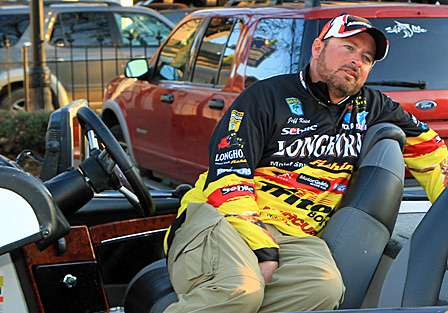 Jeff Kriet relaxes after a solid 16 pound, 7 ounce day.