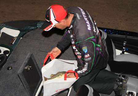 Aaron Martens loads his fish into a tournament bag before being pulled to the stage.