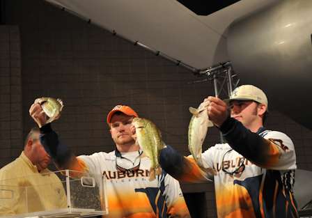 Shaye Baker (L) and Andrew Wendt (R) weigh their catch.