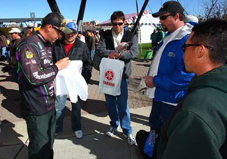 Aaron Martens and many of the other anglers who didn't make the top-50 cut were on hand to sign autographs at the weigh-in.