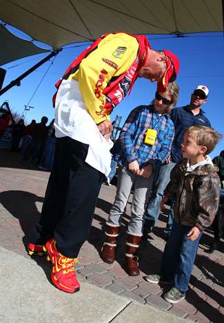 Boyd Duckett takes a minute to sign an autograph for one young fan at the California Delta.