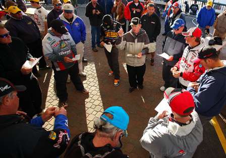 The top 12 anglers survived to fish Sunday and gathered in a circle to get the rundown from Trip Weldon.
