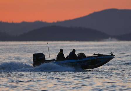 California native Mark Tyler hits the gas as he runs to his first spot on the first morning of the Golden State Shootout.