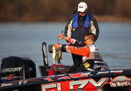 Howell pulls fish out of the livewell to see if the fish will help cull his weight up.