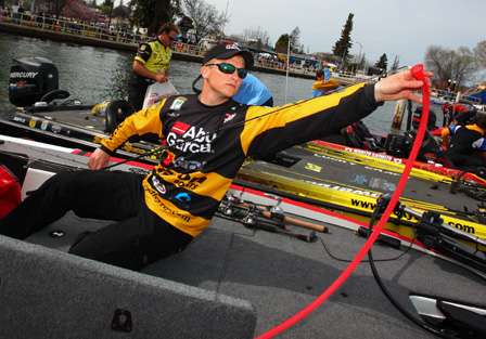 Bradley Roy, who turned in a spectacular performance on Day Three, takes a moment to cover his rods and store them.
