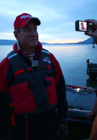 Guy Eaker talks to the BASSCam camera, to give an update on his tournament for Bassmaster.com.