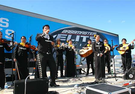 A local mariachi band entertained the crowd before the weigh-in, and greeted every Elite Series angler with a song as they approached the stage.