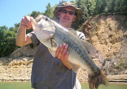 <strong>Jeff Auldridge</strong>
<p>
	10 pounds, 4 ounces<br />
	Anderson Lake, Calif.<br />
	6-inch Zoom Finesse Worm (pumpkin)</p>
