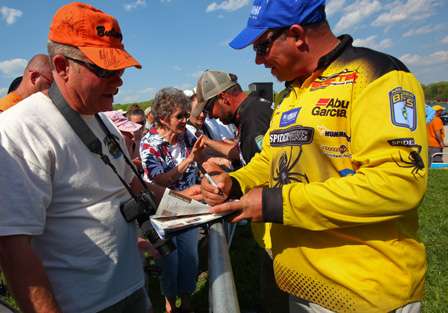 Jeff Kriet and Bobby Lane signed autographs after weighing in on Day Two on Smith Mountain Lake. 