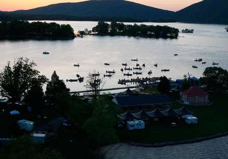 Boats gather around the take-off area as the sun rises on the final day of the Evan Williams Bourbon Blue Ridge Brawl.