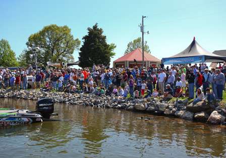 Spectators gather on the shores of Smith Mountain Lake to watch the top 12 bring their fish to the scales. 