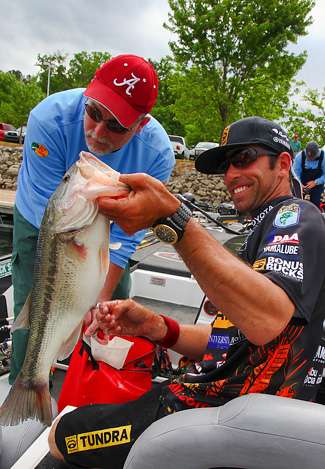 Mike Iaconelli with his best fish of the day. Iaconelli moved up to 4th place with 34 pounds, 10 ounces. 
