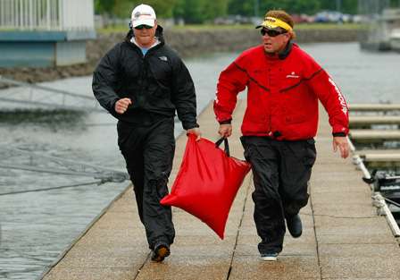 Rick Morris and his Marshal move at a steady clip down the dock to get quickly to the weigh-in during the foul weather.