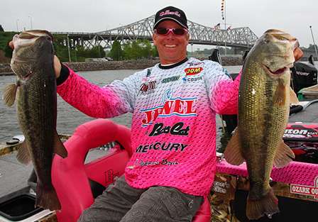 Kevin Short led the tournament for the first two day and reclaimed his lead on Day Four with these two monsters.