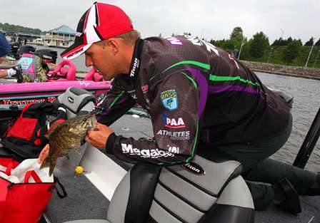 Aaron Martens grabs a smallmouth on the weather-shortened final day of competition.