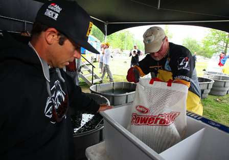 Mike Iaconelli had a tougher day of fishing on Sunday and waits for his fish to be checked by a BASS official.
