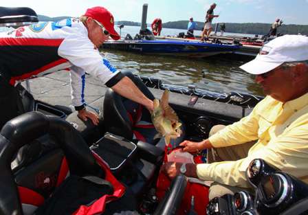 Alabama's Russ Lane ended the day in 17th place with 23 pounds, 15 ounces.