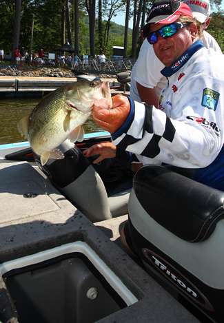 Like many in the field, Kenyon Hill's weight fell off on the second day of fishing on Lake Guntersville. Hill is in 45th place with 37 pounds, 15 ounces. 