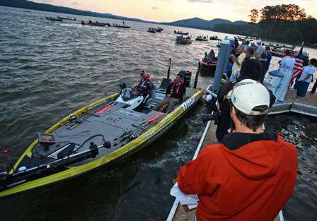 Gary Klein struggled on Day Two and heads out Saturday looking to turn things around as Keith Alan announces his boat number.