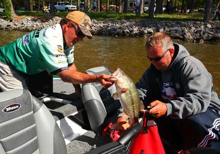 Davy Hite scored a monster bag from the waters of Lake Guntersville and jumped into the lead on Day Three.