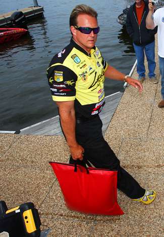 After loading his fish into a weigh in bag, Skeet Reese takes a quick look at John Crews bagging his fish. 
