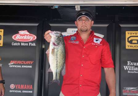 BASS Federation Central Divisional - Table Rock Lake, Mo.<br />Tyler Powers of Arkansas caught the big bass of the day weighing 5-12.