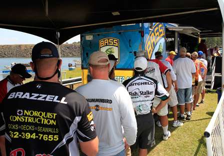 The final group of anglers from the second flight wait in the heat for their shot to climb as high as possible in the standings.