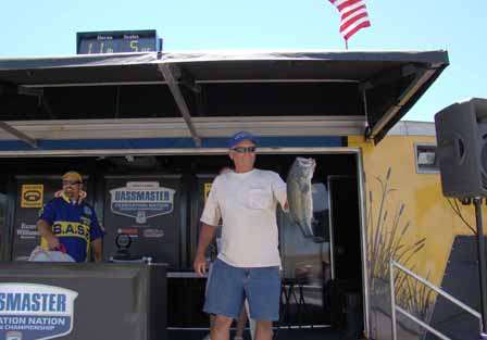 BASS Federation Western Divisional - Martinez Lake, Az.<br />Arizona's Larry Hardy caught the tournament's largest bass, 6-10, on Day Three.