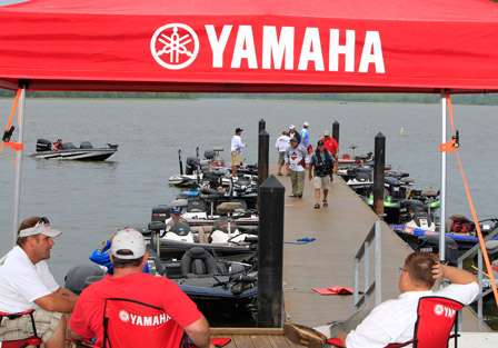 Anglers in the first flight for the Bass Pro Shops Bassmaster Central Open #2 make their way to the weigh-in stage and are greeted by the Yamaha staff at the end of the first dock.