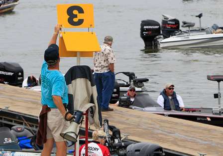 Tournament Manager Bruce Mathis flips the board, officially opening the scales to the fourth flight of the day.
