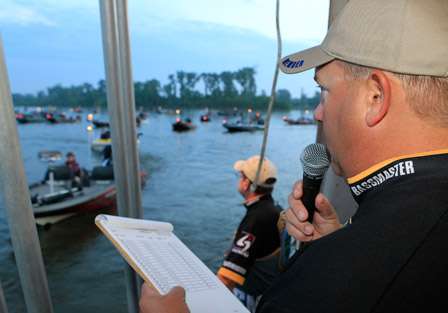 Federation Nation Tournament Director Jon Stewart steps up to help out Opens Director Chris Bowes as he was unable to attend the Bass Pro Shop Bassmaster Central Open #2 on the Red River.