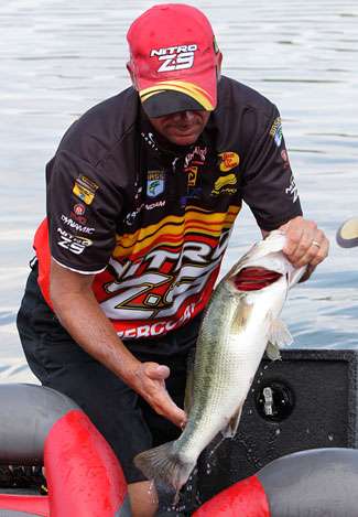 Kevin VanDam sacks up one more reason why he has led the Bluegrass Brawl through each day of the event, taking it wire-to-wire going into the final day.