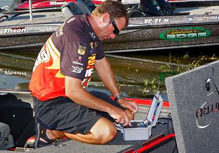 Kevin VanDam makes final lure selections as the final launch of the Bluegrass Brawl nears. VanDam has led the event wire to wire and will be the first to launch at the Kentucky Dam Marina.