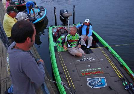Brent Chapman prepares his rods for Kentucky Lake as a group of fans looks on.
