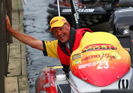 Boyd Duckett pushes off the dock as he idles his boat through the BASS inspection on Day Two.