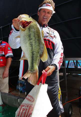 Bernie Schultz holds up a big largemouth that was part of his four-fish bag on Day Two.