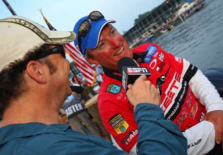 Keith Alan interviews Kelly Jordon about the monster bass he caught Thursday.