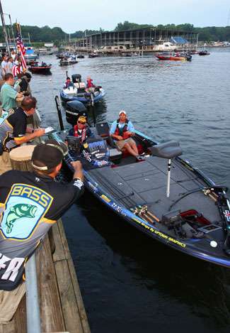 A BASS official tosses a float to Rick Morris and his Marshal as the Day Three launch continues.
