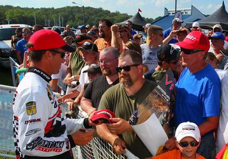 Edwin Evers signed autographs after finishing 2nd in the Tennessee Triumph. 