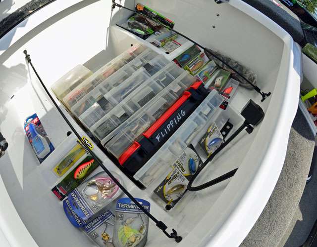 The boxes are organized by their contents: flipping tackle and craws, crankbaits of different depths and the occasional loose Storm Arashi crank. There's also Super Glue in there for affixing flipping baits to hooks.
