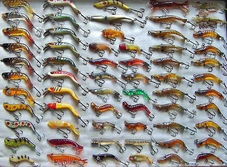 Unique and colorful, this collection of mid-century, Texas-made shrimp belongs to NFLCC collector, Andre Fuselier. They include examples by Nichols, Farmers, English, Sportsman, Blackwell and Witts.