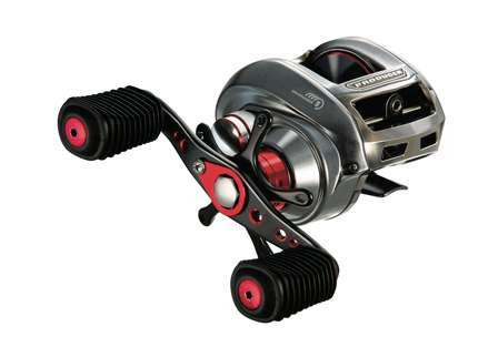 <b>Pinnacle Producer XT</b><br>With a high-speed 7:1 gear ratio, audible star drag and eight double-shielded stainless steel ball bearings, the Producer XT combines durability with performance. An external magnetic cast control minimizes backlashes.