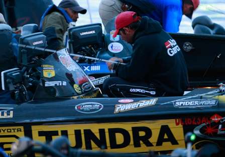 Elite pro Michael Iaconelli makes last minute reties of all of the lures before the launch gets underway.