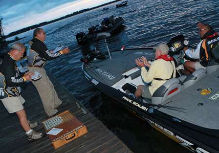 Pro Frank Scalish gets his boat number key fob and shows that his kill switch works before taking to Lake Champlain.