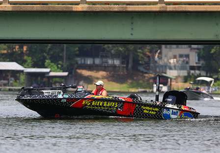Russ Lane idles out from beneath a bridge on Day Two of practice for the Ramada Trophy Chase on Lake Jordan.