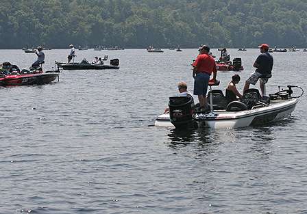About 30 boats watch one-third of the field fish off the river channel south of the dam - Kevin VanDam, John Crews, Terry Butcher and Tommy Biffle. Russ Lane had just left the area.
