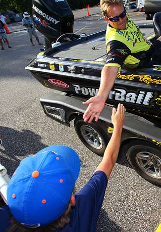Skeet Reese reaches to give a young BASS fan a high-five. 