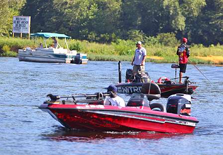 Kevin VanDam needed to direct traffic as he cranked humps near a pipeline in the river.